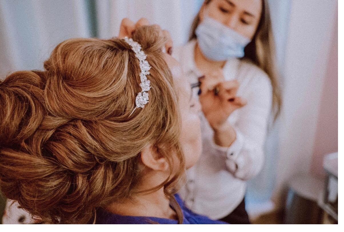 Dioseline Espinoza styling a bridal updo in Los Cabos
