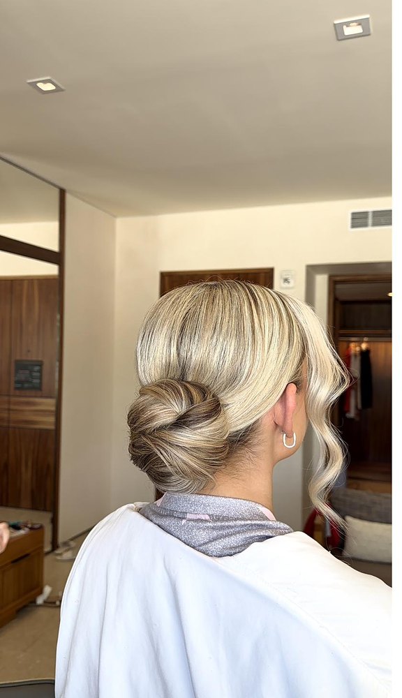 Bridal hairstyle by Espinoza Beauty in Los Cabos