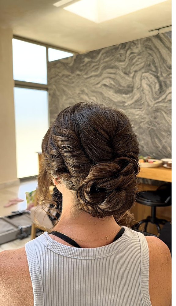 Bridal hairstyle by Espinoza Beauty in Los Cabos