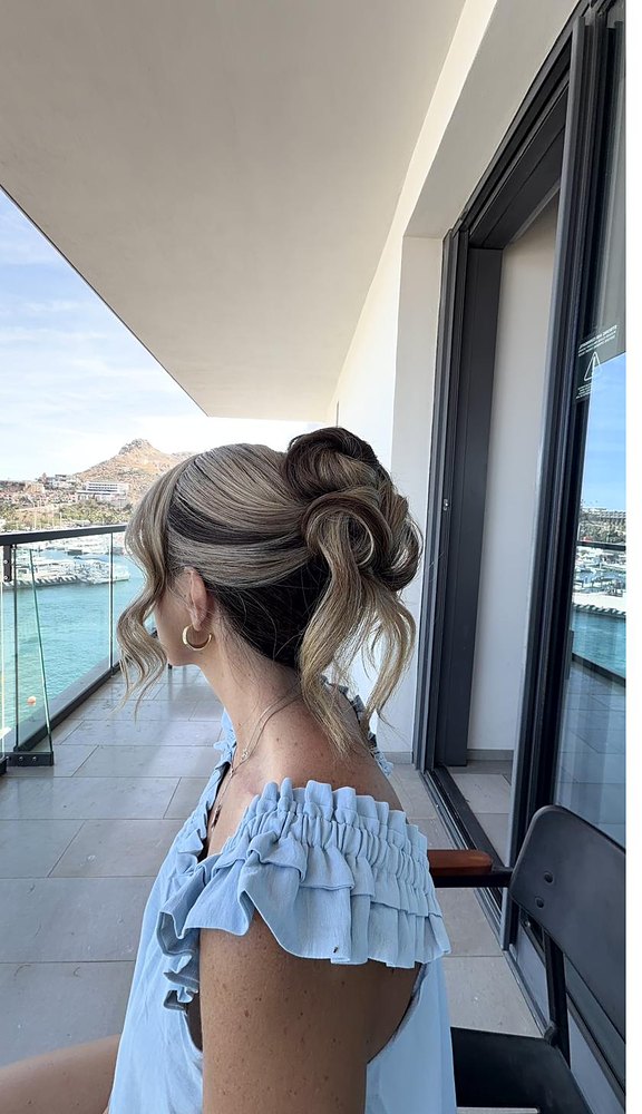 Bridal hairstyle by Espinoza Beauty in Los Cabos