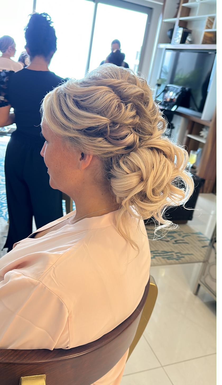 Bridal hairstyle by Espinoza Beauty in Los Cabos